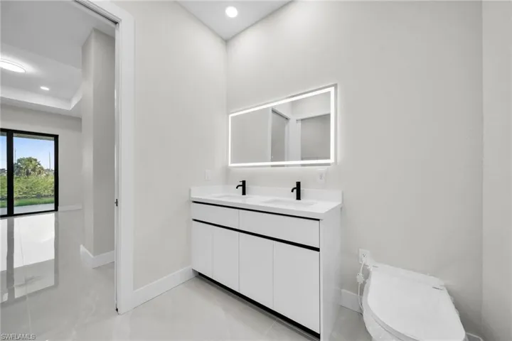 216 Ne 25th Ter, Cape Coral, Florida 33909