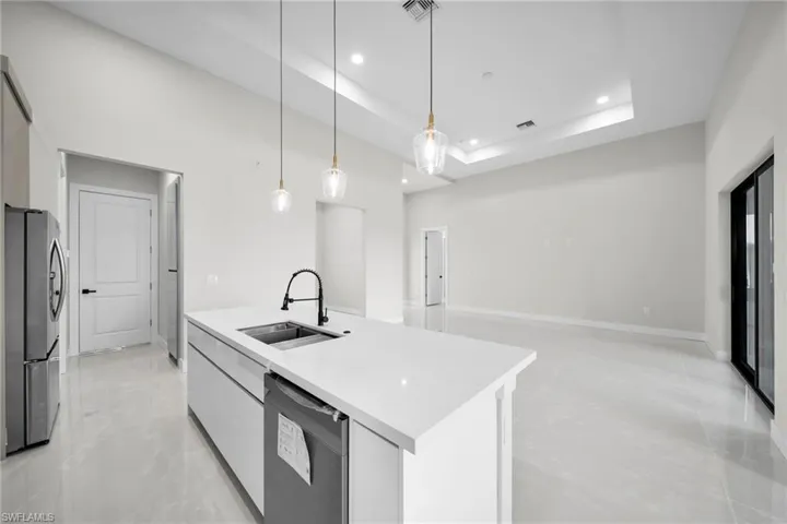 216 Ne 25th Ter, Cape Coral, Florida 33909