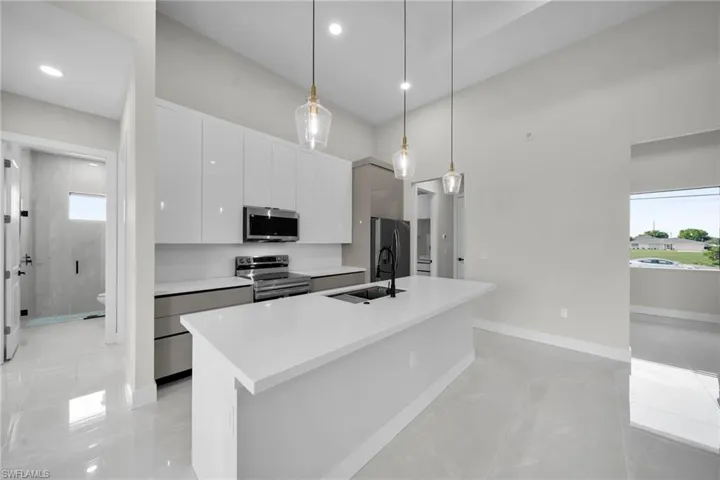 216 Ne 25th Ter, Cape Coral, Florida 33909