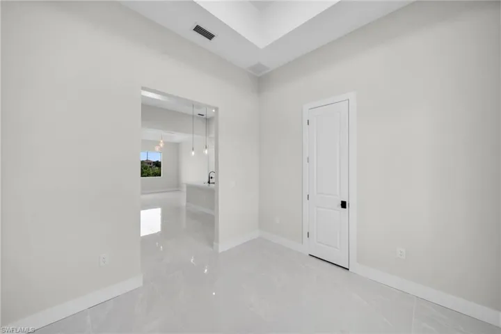 216 Ne 25th Ter, Cape Coral, Florida 33909