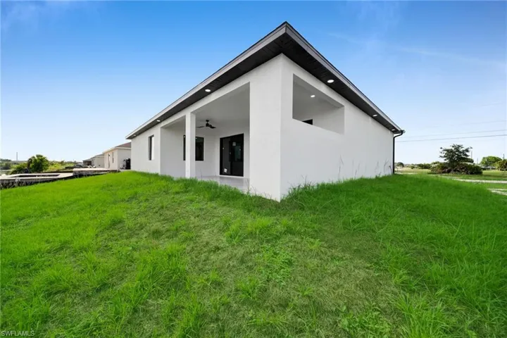 216 Ne 25th Ter, Cape Coral, Florida 33909