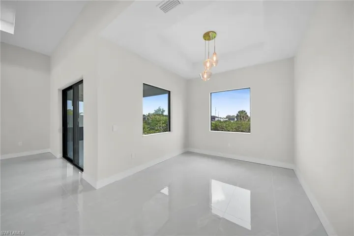 216 Ne 25th Ter, Cape Coral, Florida 33909