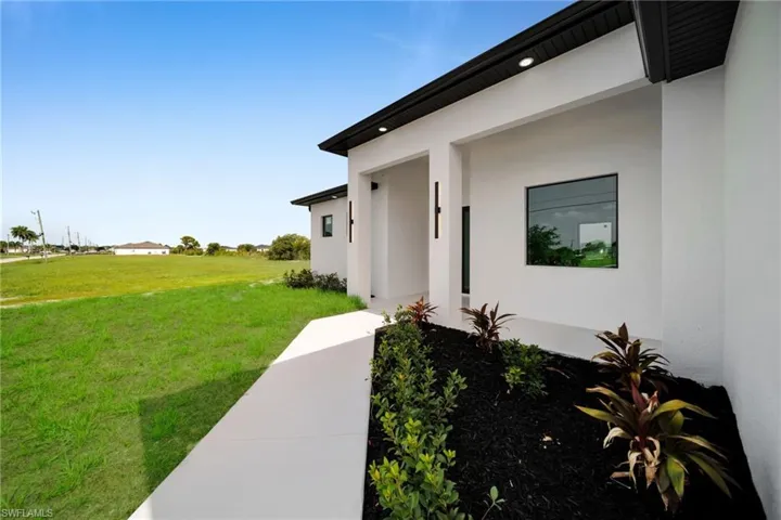 216 Ne 25th Ter, Cape Coral, Florida 33909