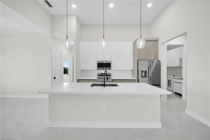 216 Ne 25th Ter, Cape Coral, Florida 33909