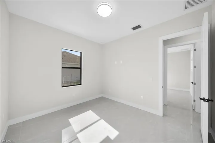 216 Ne 25th Ter, Cape Coral, Florida 33909
