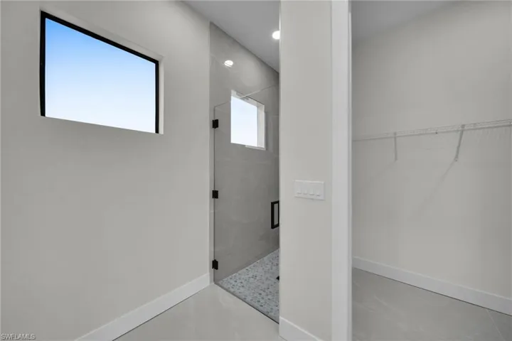 216 Ne 25th Ter, Cape Coral, Florida 33909