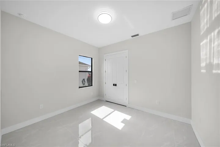 216 Ne 25th Ter, Cape Coral, Florida 33909
