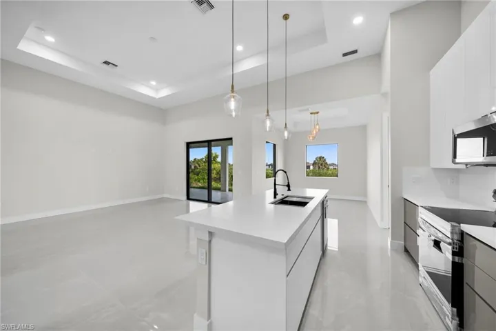 216 Ne 25th Ter, Cape Coral, Florida 33909