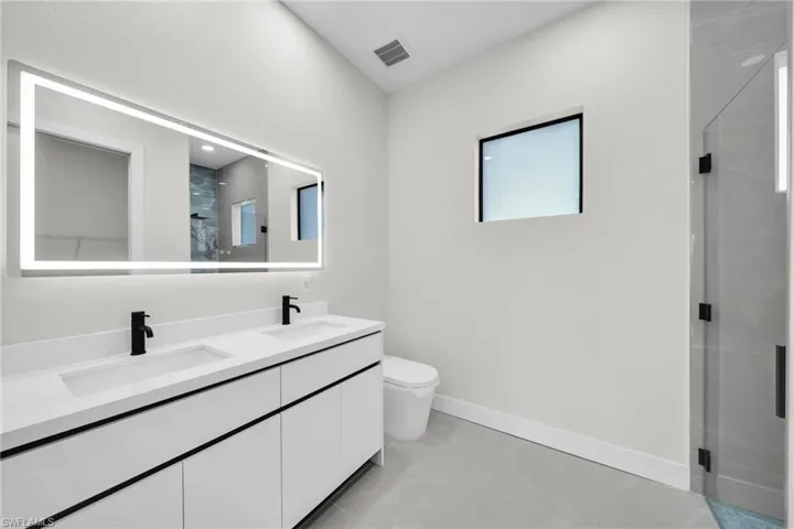 216 Ne 25th Ter, Cape Coral, Florida 33909