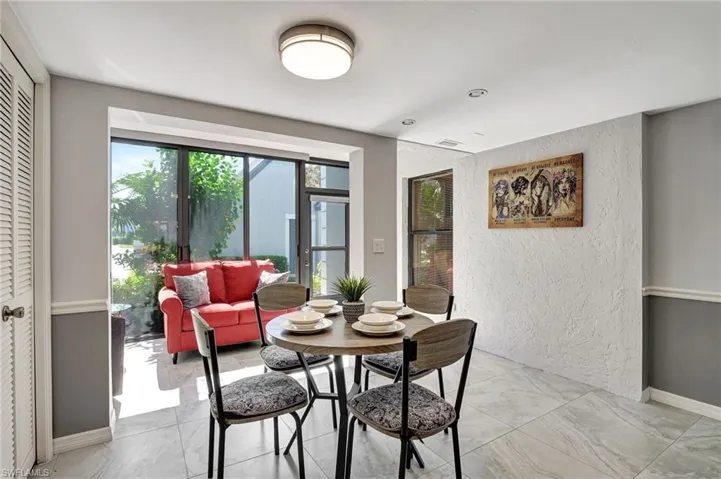 Kitchen Eating Area