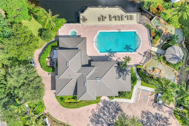 770  Bentwater  CIR, Naples, FL 34108