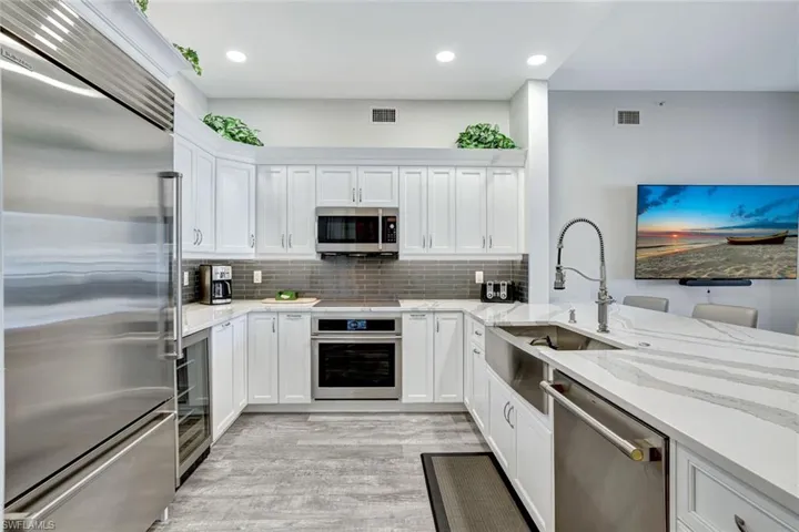 770  Bentwater  CIR, Naples, FL 34108