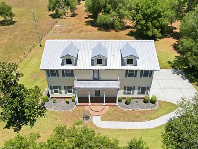 21651  Tuckahoe  RD, Alva, FL 33920