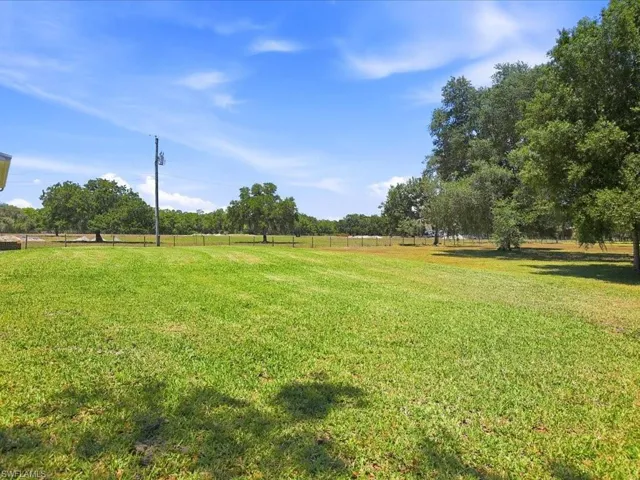 21651  Tuckahoe  RD, Alva, FL 33920