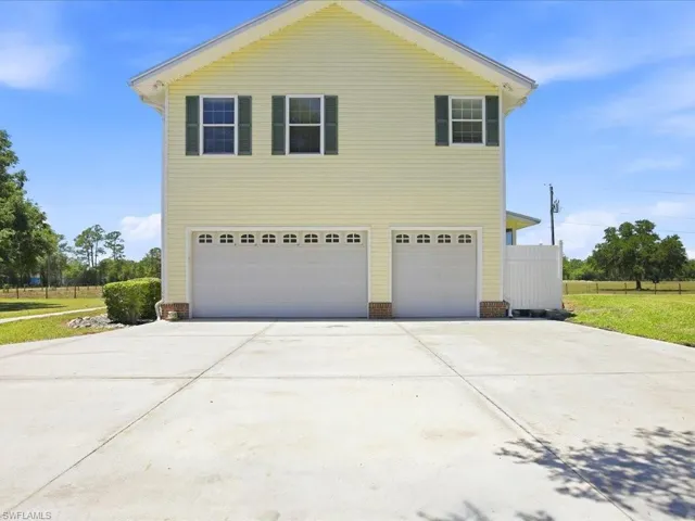 21651  Tuckahoe  RD, Alva, FL 33920