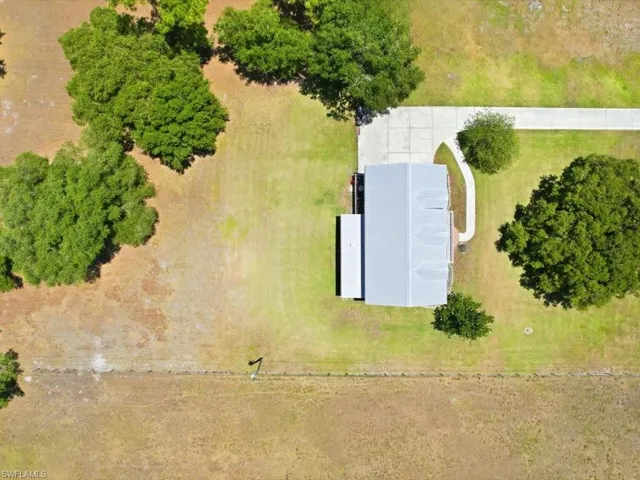 21651  Tuckahoe  RD, Alva, FL 33920