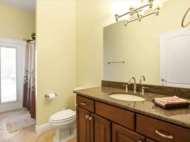 Downstair Bath with access outside