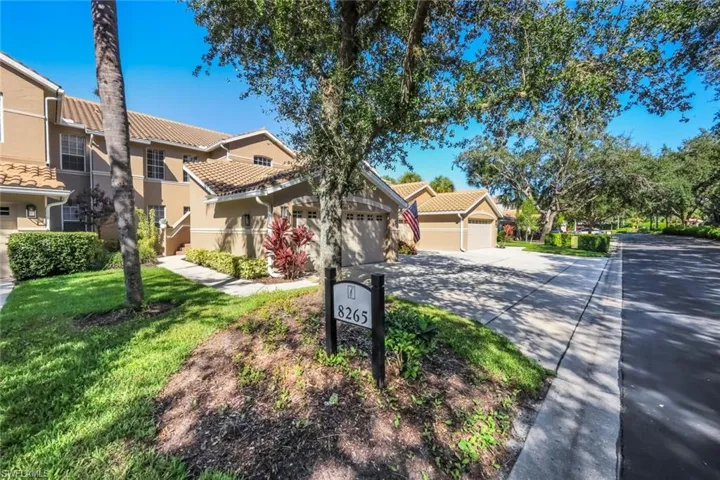 8265 Danbury Blvd 203, Naples, Florida 34120