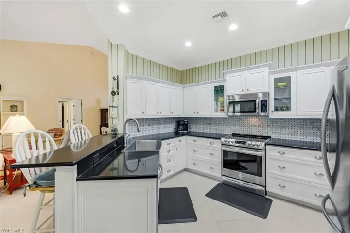8265 Danbury Blvd 203, Naples, Florida 34120