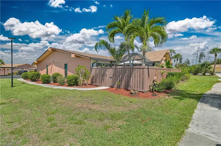6386  Royal Woods  DR, Fort Myers, FL 33908