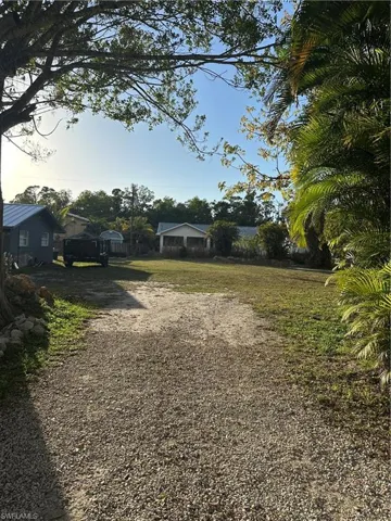 View of yard featuring driveway