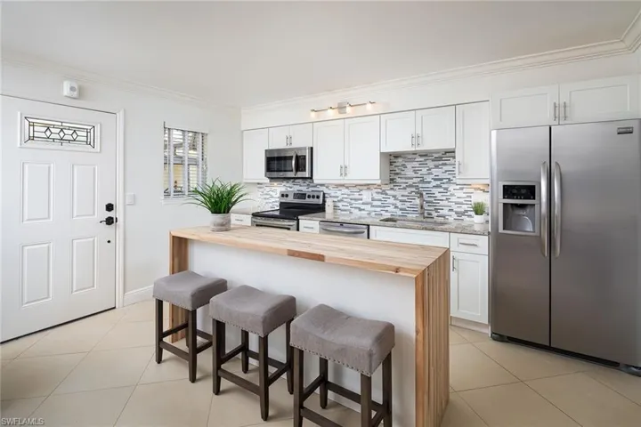 960  7th S ST, Naples, FL 34102
