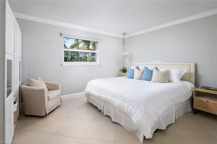 960  7th S ST, Naples, FL 34102