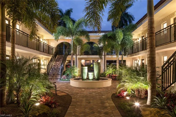 960  7th S ST, Naples, FL 34102