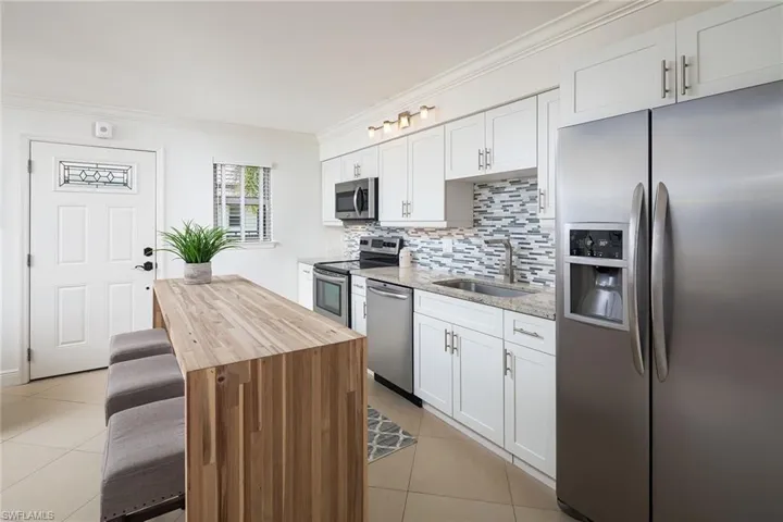 960  7th S ST, Naples, FL 34102