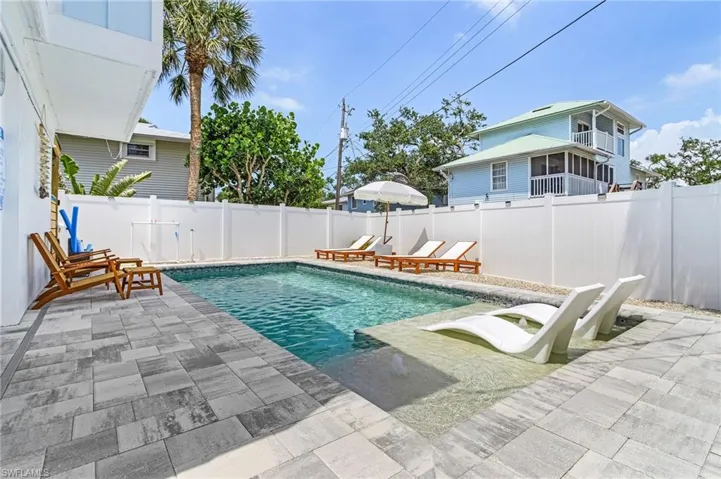 197 Madison Ct, Fort Myers Beach, Florida 33931
