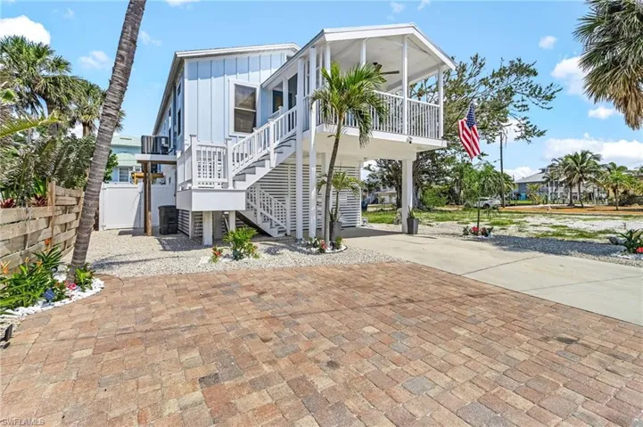 197 Madison Ct, Fort Myers Beach, Florida 33931