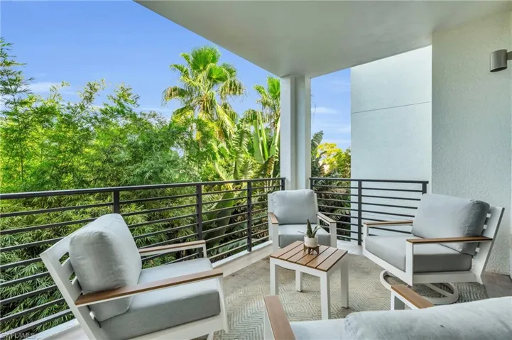 1115  Central  AVE, Naples, FL 34102