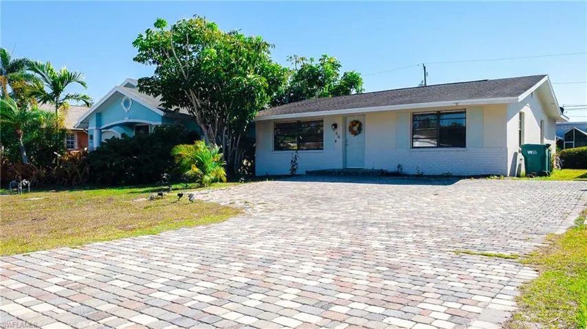 View of front facade featuring brick siding and a front lawn