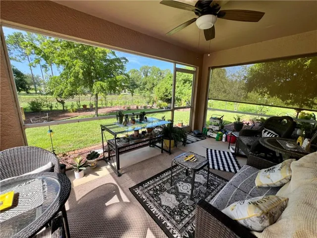 Sunroom / solarium with ceiling fan