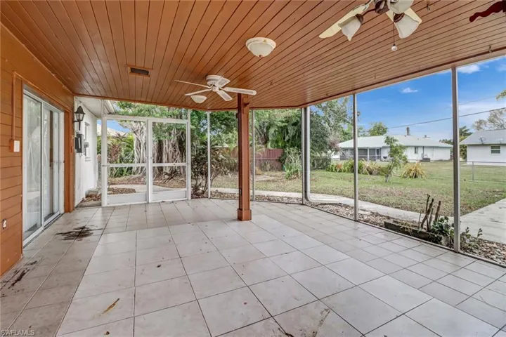 Spacious Screened Lanai