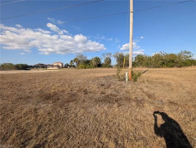 View of yard with a rural view