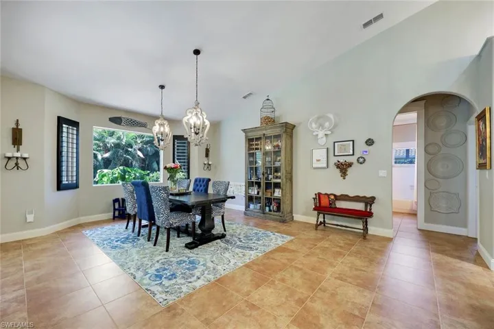 2039 Imperial Cir, Naples, Florida 34110