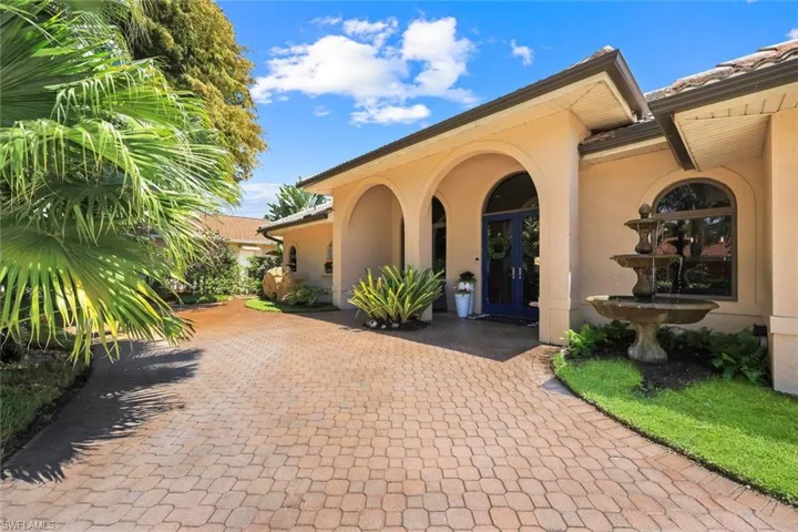 2039 Imperial Cir, Naples, Florida 34110