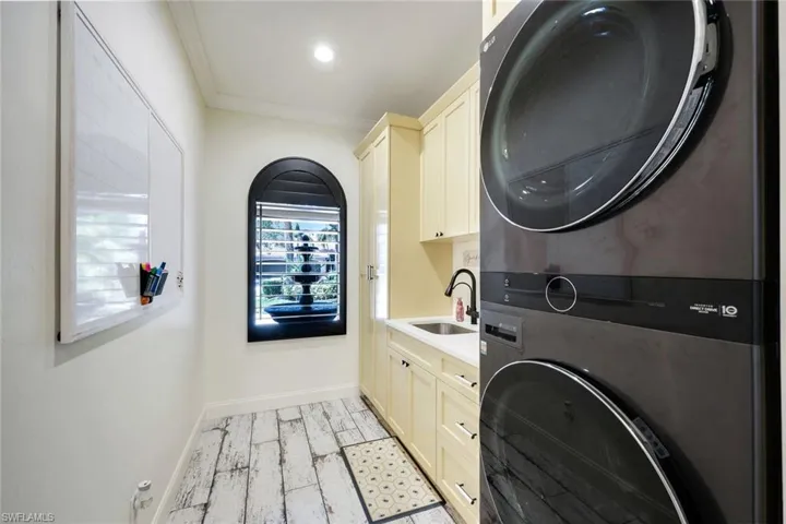 2039 Imperial Cir, Naples, Florida 34110