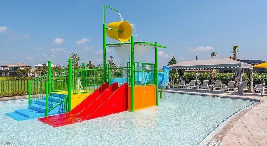 Water splash pool