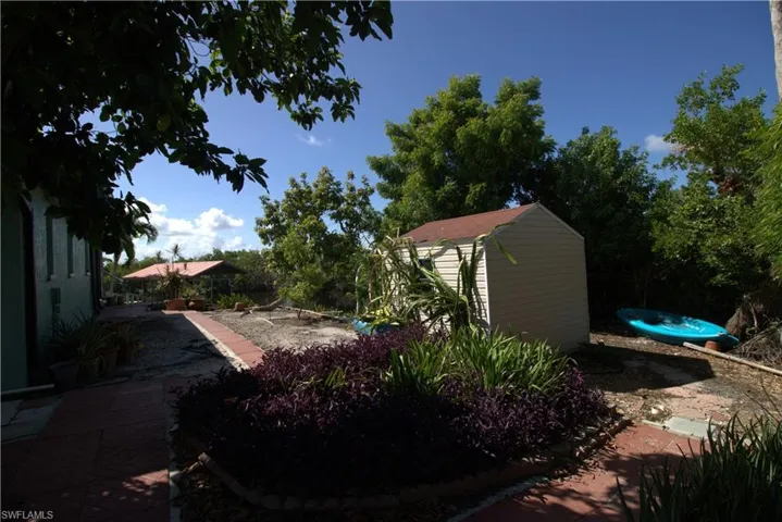 View of yard featuring a storage shed