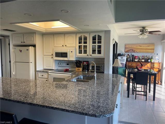 5610 Trailwinds DR # 325, FORT MYERS FL 33907