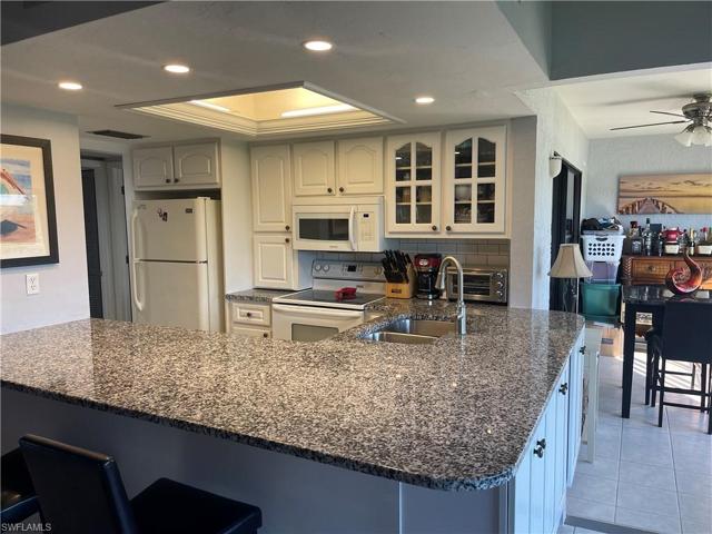 5610 Trailwinds DR # 325, FORT MYERS FL 33907