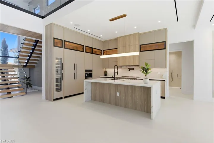 A Trade-Wind commercial-grade hood is seamlessly concealed within custom cabinetry.