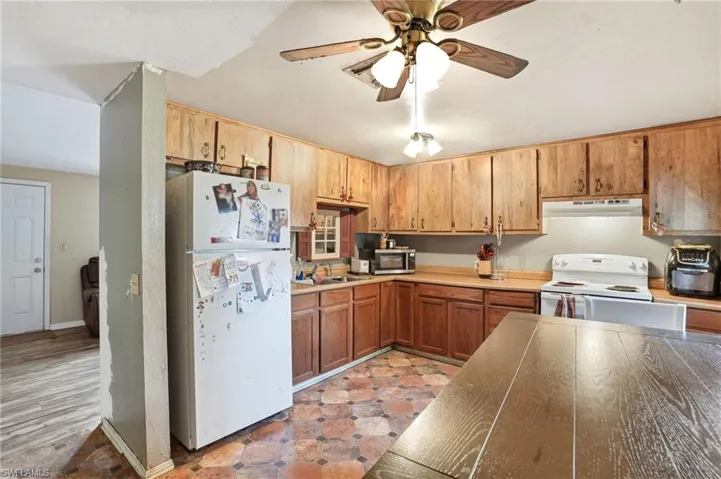 868 Avalon Ave, Labelle, Florida 33935