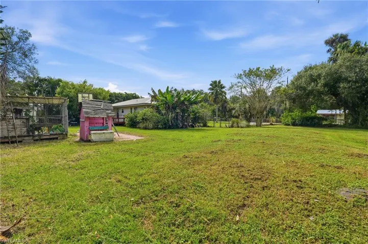 868 Avalon Ave, Labelle, Florida 33935