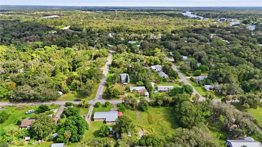 868 Avalon Ave, Labelle, Florida 33935