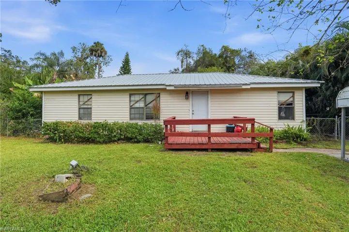 868 Avalon Ave, Labelle, Florida 33935