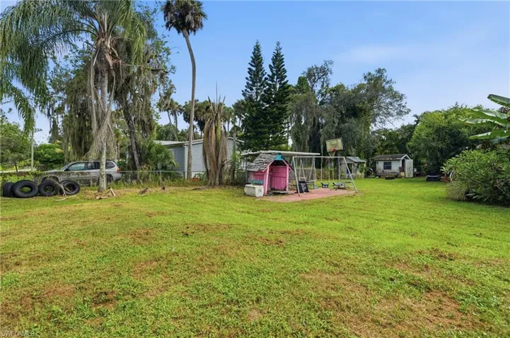 868 Avalon Ave, Labelle, Florida 33935