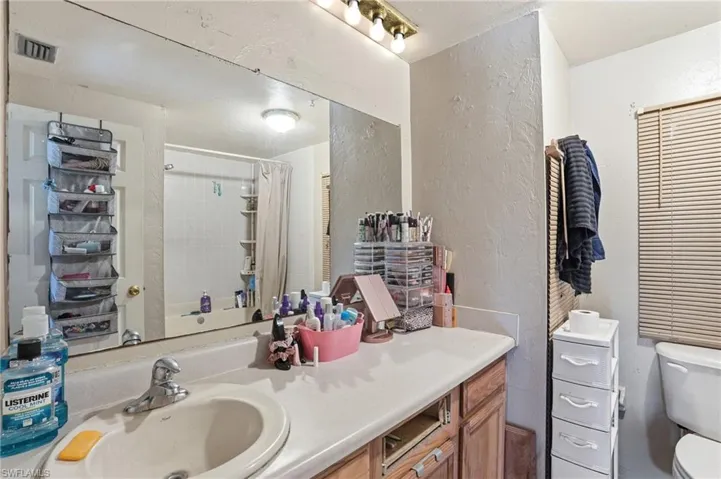 868 Avalon Ave, Labelle, Florida 33935